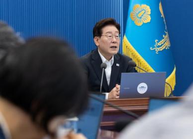 靑 국회 권한 강화된 4년 중임 대통령제가 국민 수용성 높아