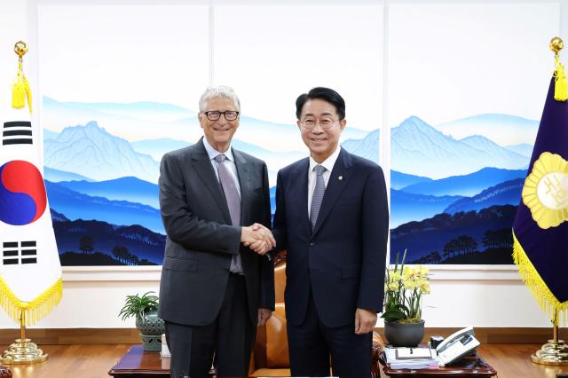 El presidente de la Asamblea Nacional se reúne con Bill Gates para reforzar la cooperación sanitaria mundial