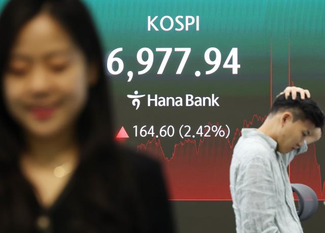 مؤشر كوسبي يقفز 11% في أسبوع واحد.. انتظار استقرار عند مستوى 7000 نقطة