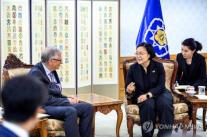Thủ tướng Hàn Quốc gặp Bill Gates, tìm kiếm giải pháp kết hợp năng lượng tái tạo và SMR 