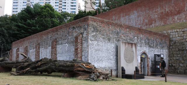 The exterior of the execution building at Seodaemun prison history hall