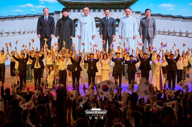 Lee proposes talks to end Korean War, build peace regime