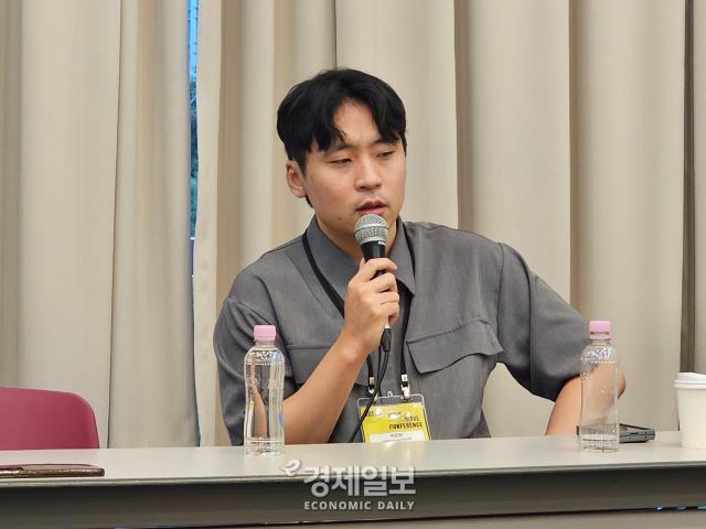 박은현 써니사이드업 대표가 부산 벡스코에서 개막한 부산인디커넥트페스티벌 2026BIC 26 현장에서 ‘숲 속의 작은 마녀’를 소개했다사진선재관 기자