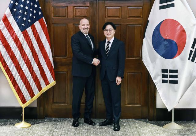 Korean trade minister flies to US as $200 bln deal snags