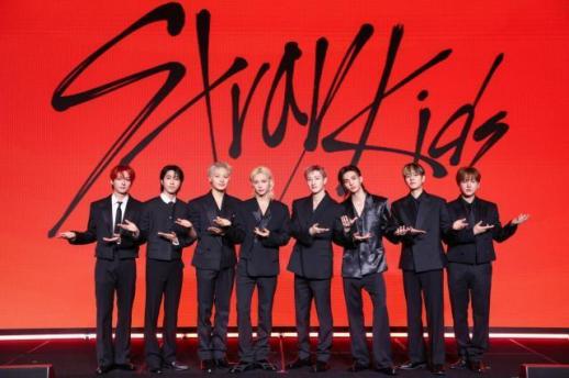 Stray Kids lập kỷ lục 9 lần liên tiếp đứng đầu Billboard 200, vươn lên vị trí thứ 2 lịch sử 