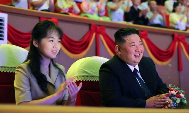 김정은, 광복절 공연 관람…李대통령 종전 다자논의 제안엔 무반응