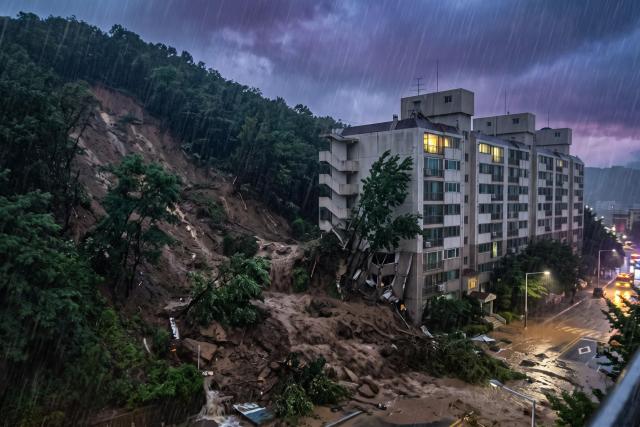 Third-heaviest rainfall in Korean records kills 1 in southern city