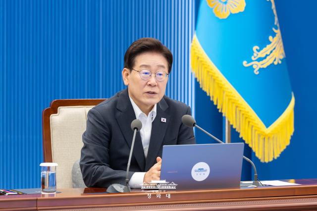 President Lee sends condolences to Indonesia after quake kills 53