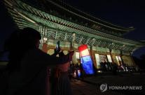 Dạo bước cung điện cổ Seoul trong đêm thu, khám phá Changdeokgung và Gyeongbokgung 