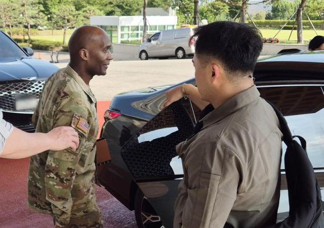 주한미군 사령관 국방부 방문...훈련 축소 논의 주목