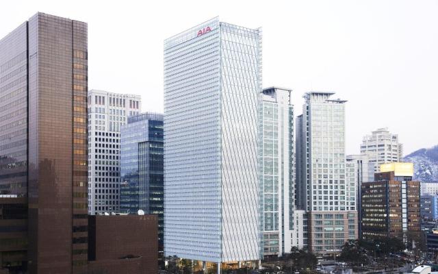 استقالة تشونج نايسون مايكل من منصب الرئيس التنفيذي لشركة إيه آي إيه للحياة... جون هيه-سوك الرئيس المالي تتولى الإدارة المؤقتة