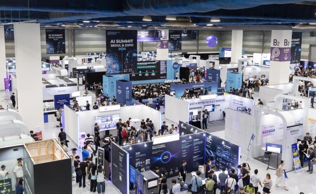 Visitors and exhibitors gather at the AI Summit Seoul  Expo AISE at COEX in southern Seoul on Wednesday The three-day event running through Friday features 118 companies from seven countries across 300 booths Courtesy of COEX