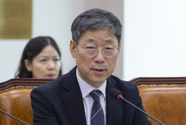 노경필 법원행정처장이 지난달 22일 국회에서 현안 질의를 위해 열린 법제사법위원회 전체 회의에 출석해 의원 질의에 답하고 있다 사진연합뉴스