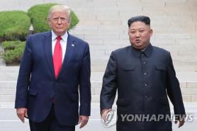 WSJ: Ông Trump thúc đẩy khả năng gặp ông Kim Jong-un vào mùa thu này 