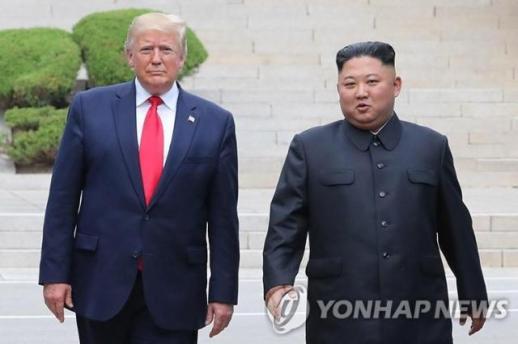 WSJ: Ông Trump thúc đẩy khả năng gặp ông Kim Jong-un vào mùa thu này 