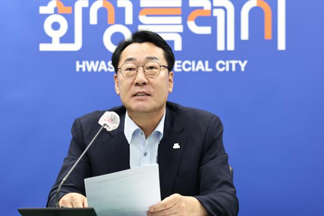 정명근 화성특례시장이 대한민국대도시시장협의회 제23대 회장으로 선출된 뒤 소감과 향후 협의회 운영 방향을 밝히고 있다 사진화성시