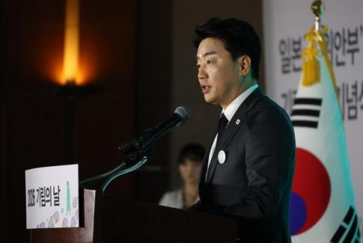 강훈식 비서실장 이륜차 주차공간 없이 단속만 하면 탁상행정