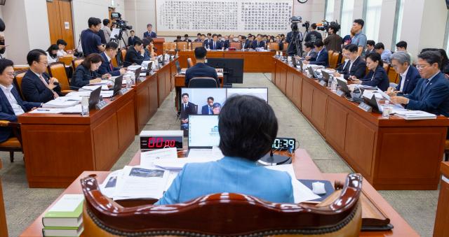 19일 국회에서 법제사법위원회 전체회의가 진행되고 있다 사진연합뉴스