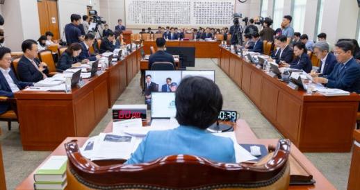 국회 법사위, 조희대 출석 요구 與 주도 의결…국민의힘 사법권 침해