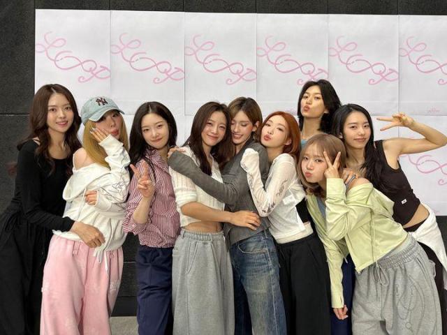 Members of K-pop girl group IOI posing for their group photo Courtesy of Swing Entertainment 