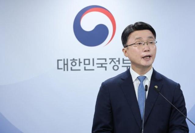 류제명 과학기술정보통신부 2차관이 18일 서울 종로구 정부서울청사에서 독자 AI파운데이션모델 프로젝트 2차 단계평가 결과 브리핑을 하고 있다사진연합뉴스
