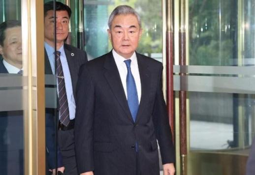 中 왕이 북미 대화, 당사국이 풀어야…美 대북정책 전환 필요