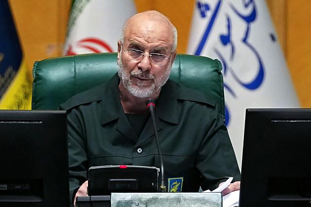 رئيس البرلمان الإيراني يزور بغداد للدعوة إلى نظام إقليمي جديد وسط قطع العلاقات مع الإمارات