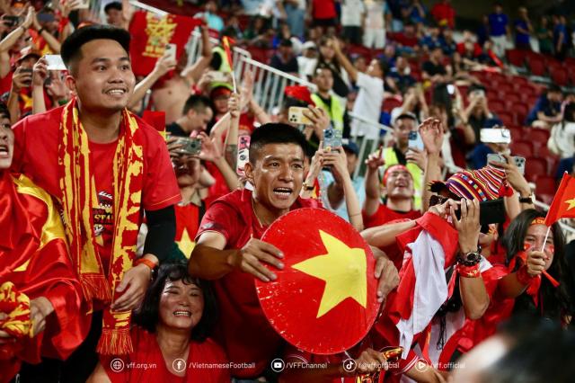 2024 아세안컵 우승을 차지한 뒤 기뻐하는 베트남 축구 팬들 사진베트남 축구 연맹VFF