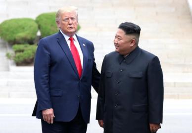 트럼프 김정은 핵무기 57개 보유…연내 만남 공식화