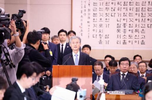 Chief justice faces mounting pressure for impeachment amid political rift