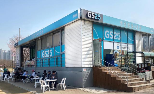 汉江边的GS25便利店 【图片来源 韩联社】