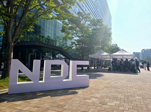 경기 성남시 판교 넥슨 사옥 앞에 장식된 NDC 로고 사진류청빛 기자