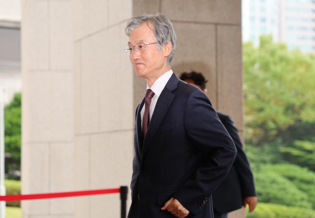 조희대 대법원장이 20일 서울 서초구 대법원으로 출근하고 있다 사진연합뉴스