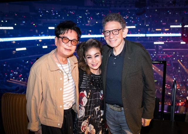 16일현지시간 미국 로스앤젤레스에서 열린 KCON LA 2026 현장에서 만난왼쪽부터 이재현 CJ 회장 이미경 CJ 부회장 루시안 그레인지 UMG 회장 겸 CEO 사진CJ ENM