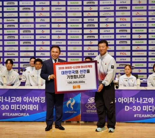 BBQ, 아시안게임 국가대표 선수단에 격려금 1억원 전달