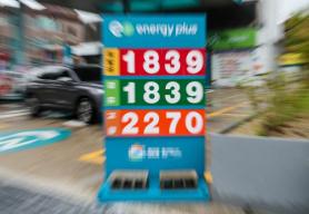 Producer prices fall for 1st time in 11 months