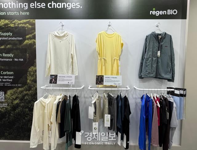 효성티앤씨 부스에 전시된 의류 모습 사진정보운 기자