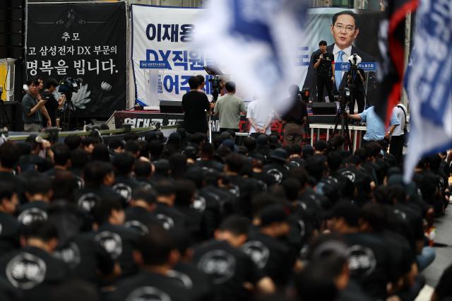 21일 서울 삼성 서초사옥 인근에서 삼성전자 DX노조의 DS부문과 보상격차 해소 요구 집회가 열리고 있다 사진연합뉴스