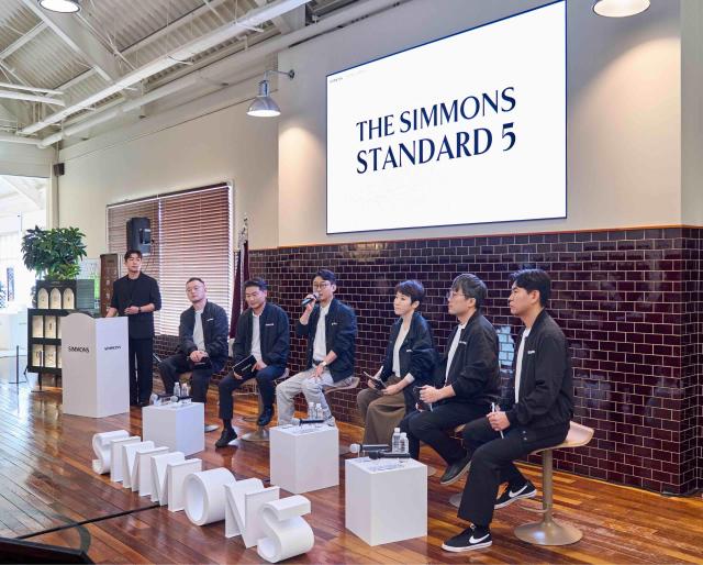 지난 19일 진행된 시몬스 팩토리움 미디어 투어에서 이종성 시몬스 생산물류전략 부문 부사장이 발언하고 있다 사진시몬스 