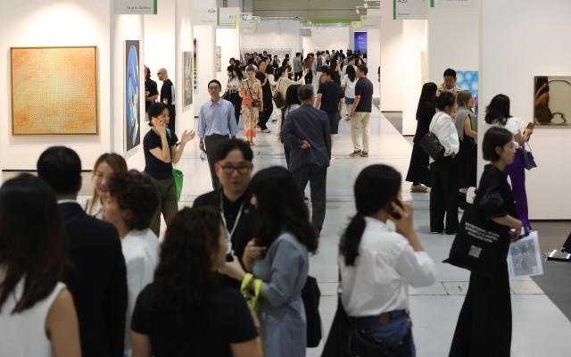 3일 서울 강남구 코엑스에서 프리즈 서울 2025 VIP 프리뷰 데이가 열리고 있다 사진연합뉴스