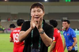 HLV Kim Sang-sik tung đòn thay người đúng lúc, Việt Nam thắng Thái Lan 2-0 trên sân khách 