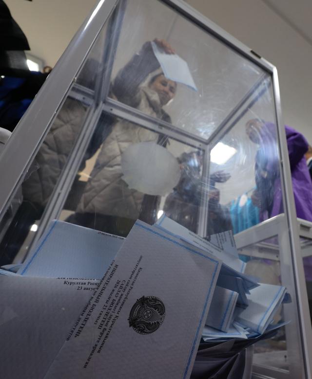A citizen casts a ballot at a polling station in Astana Kazakhstan August 23 2026 AJP Han Jun-gu