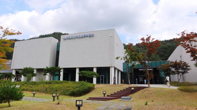 국가유산청 고궁박물관의 2차소속기관으로 설립2023년 개관한 국립조선왕조실록박물관