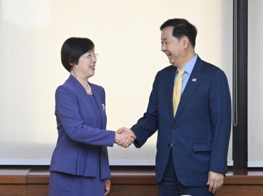 구윤철, AIIB 신임 총재 만나…韓기업 참여·한국인 채용 확대