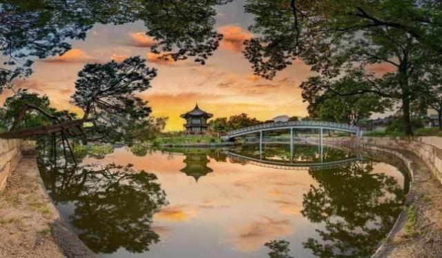 Toàn cảnh đình Hyangwonjeong Hương Viễn đình trong cung Gyeongbokgung

ẢnhCơ quan Di sản Quốc gia Hàn Quốc Bộ phận Di tích Cung điện và Lăng tẩm cung cấp