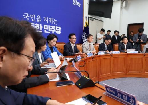 김민석 曺 꼼수·사법부 침묵 비겁…개혁 눈감은 檢 반면교사로