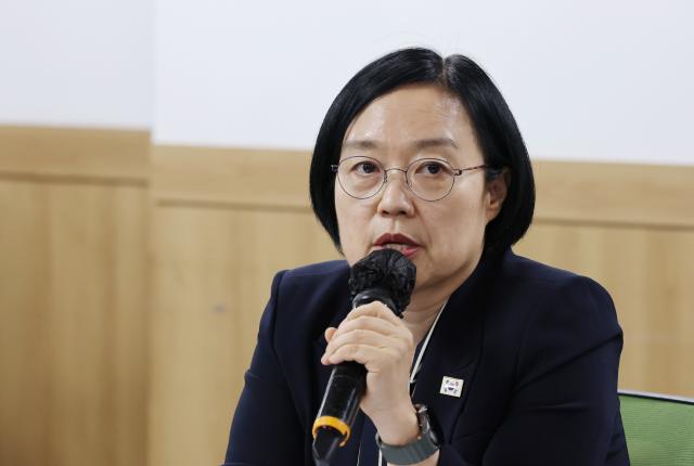 한성숙 국무총리가 20일 서울 구로구 벤처기업협회에서 열린 신산업분야 규제혁신 간담회에 참석해 발언하고 있다 사진연합뉴스
