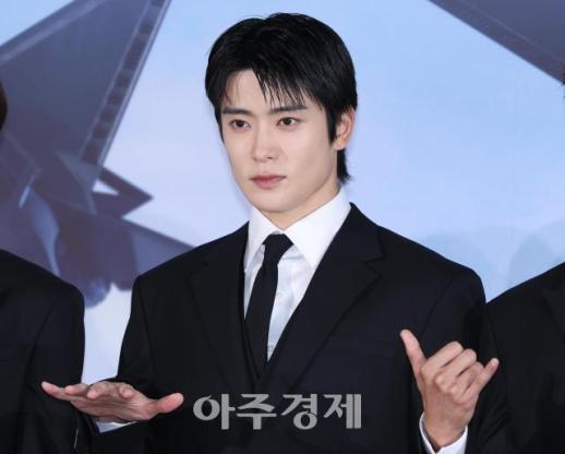 [포토] NCT 127 재현, 7집 앨범 BLINGY 발매 기념 포즈