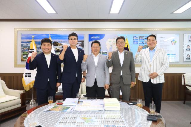 삼척시의회가 지역 발전을 위한 도의회와 시의회의 협력 방안을 논의했다 사진삼척시의회