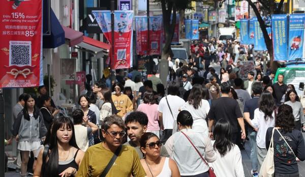 訪韓外国人のカード消費、上位1%が67%を占有…美容・流通の一部に一極集中